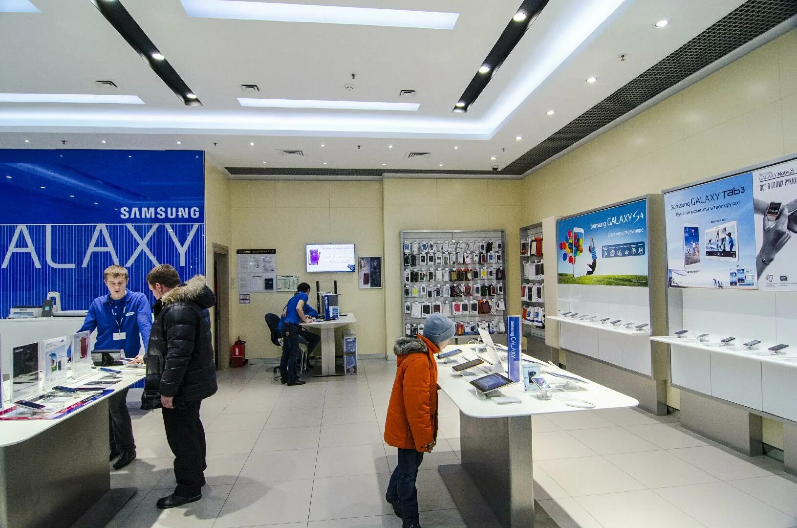 Самсунг магазин. Фирменные магазины samsung. Магазин samsung в москве. Магазин самсунг в спб адреса. Тц дом торговли мурманск.