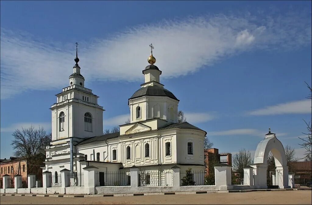 Храм покрова пресвятой богородицы коломна. Церковь покрова пресвятой богородицы в волоколамске волоколамск. Варваринский монастырь волоколамск. Самый старый храм рузы. Руза церковь.