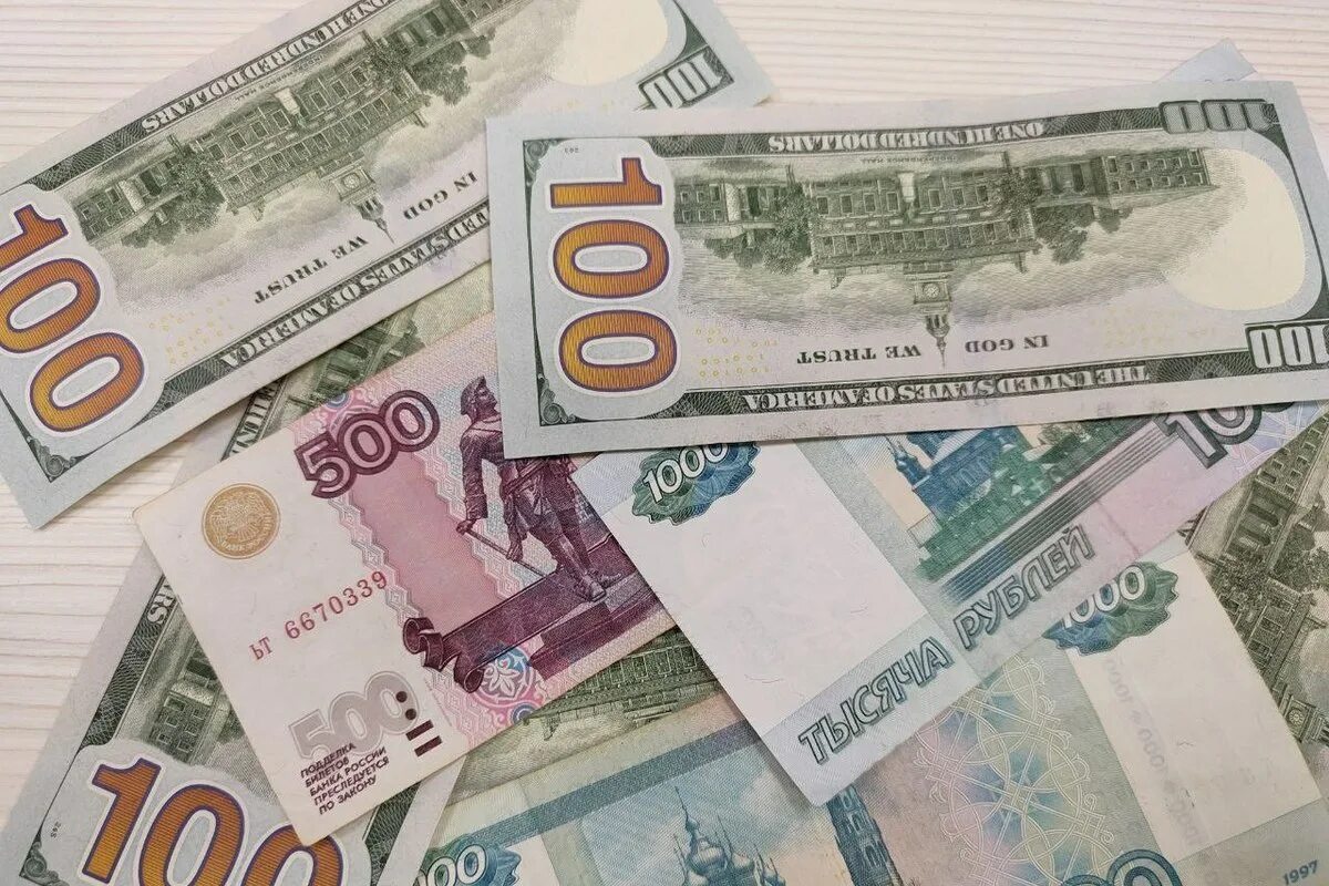 Рубль в следующем году. Евро в рубли. Доллар евро рубль. Пять миллионов рублей. Доллары в рубли.