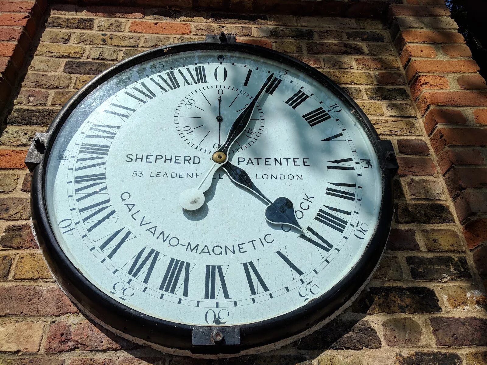 Часов королевской обсерватории в Гринвиче. Часы "Гринвич". Мировые часы Гринвич. Часы Гринвич в Лондоне.