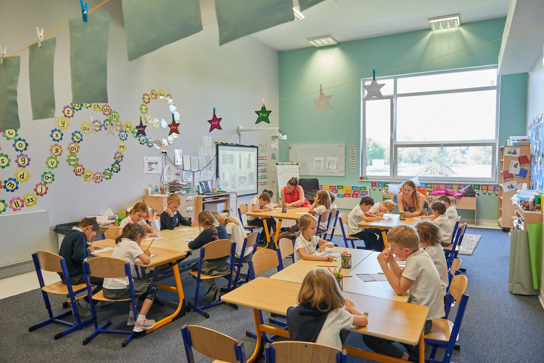 Primary class. Праймари скул в англии. primary school в великобритании. начальная школа в британии. начальное образование в великобритании.