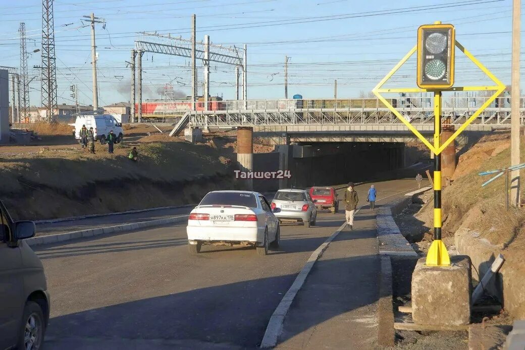 Открытая эстакада. Реверсивное движение. Подд под реверсивное движение. Реверсивное движение фото.