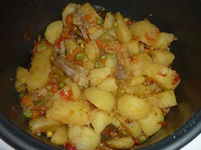 Рецепт картошка с овощами в мультиварке. Картофель тушеный с овощами. картошка с овощами в мультиварке. тушеная картошка в мультиварке. тушёная картошка с овощами в мультиварке.