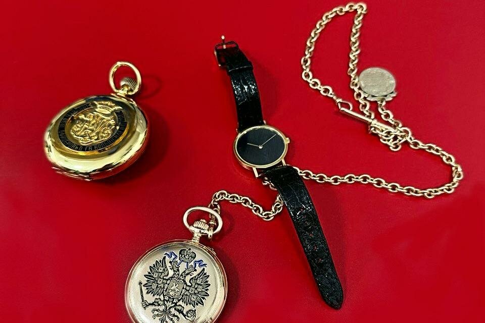 История одного экспоната. «Президентский подарок — часы»