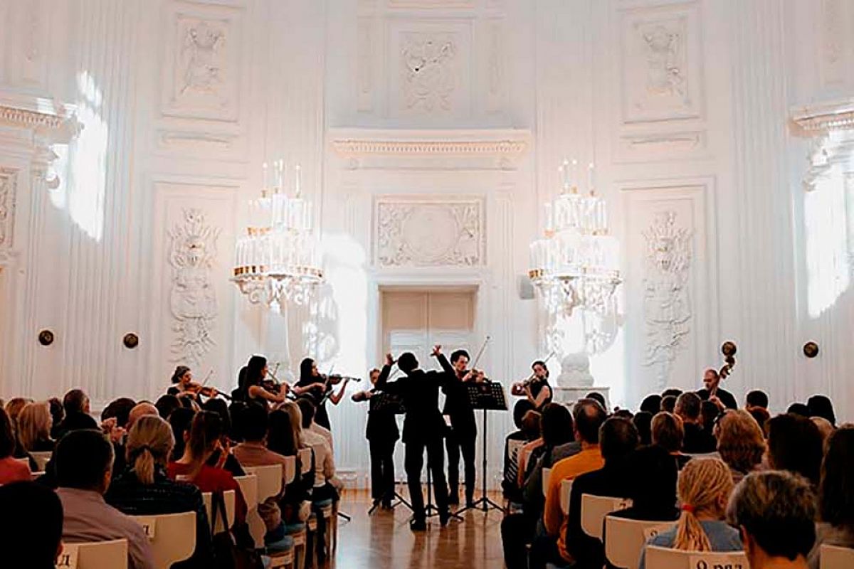 

Билеты на Концерт при свечах. Времена года и другие шедевры (Петровский путевой дворец)