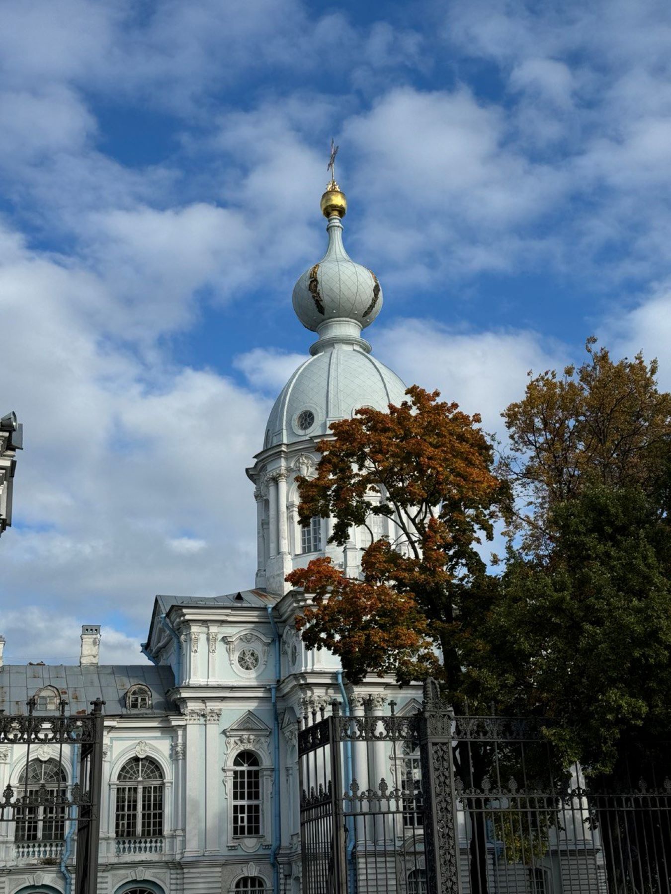 

Билеты на Подъём на звонницу Смольного собора (Подъём на смотровую площадку Смольного собора)