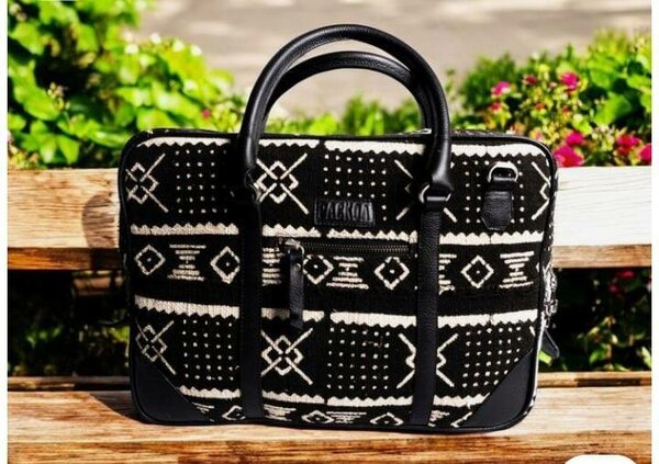 Sacoche en cuir noir et motif