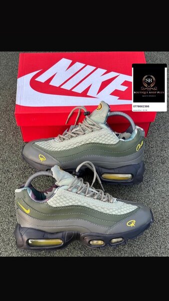 Basket nike authentique avec authentique avec sa boîte