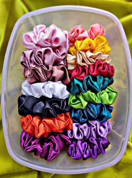 Lot de chouchous en satin coloré