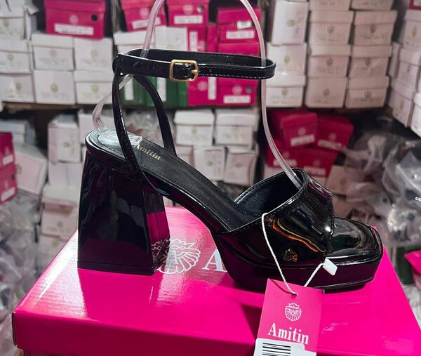 Chic mules