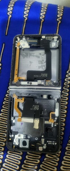 Cadre de téléphone pliable