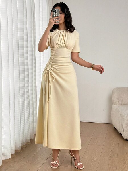 Robe élégante froncée femme