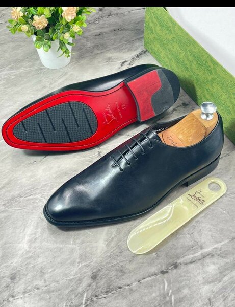 Solid leather shoes