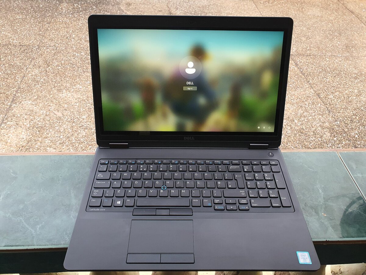 Latitude E5570