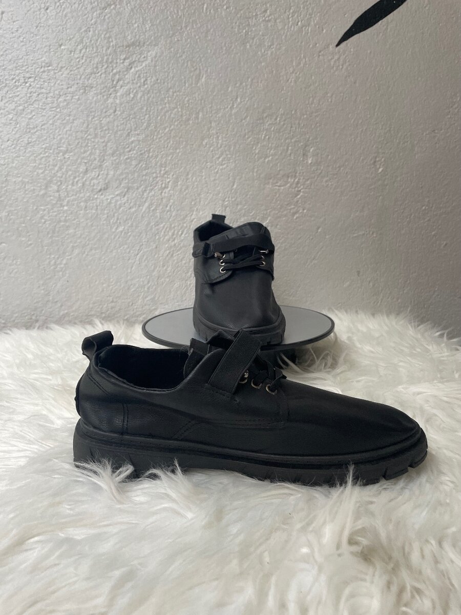Chaussures noires robustes