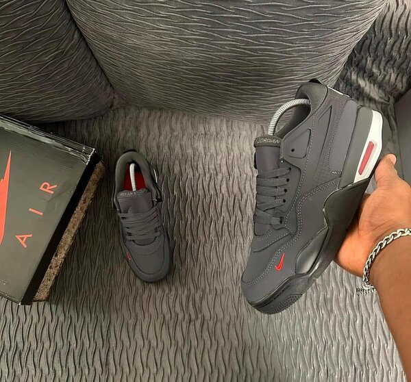 AIR JORDAN SNEAKER