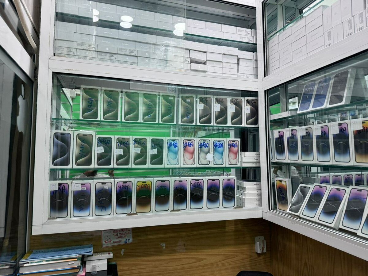 Tous iPhone disponibles vous chez yahya black