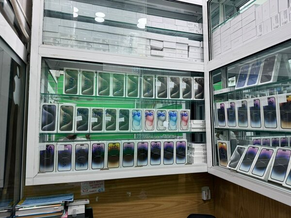Tous iPhone disponibles vous chez yahya black