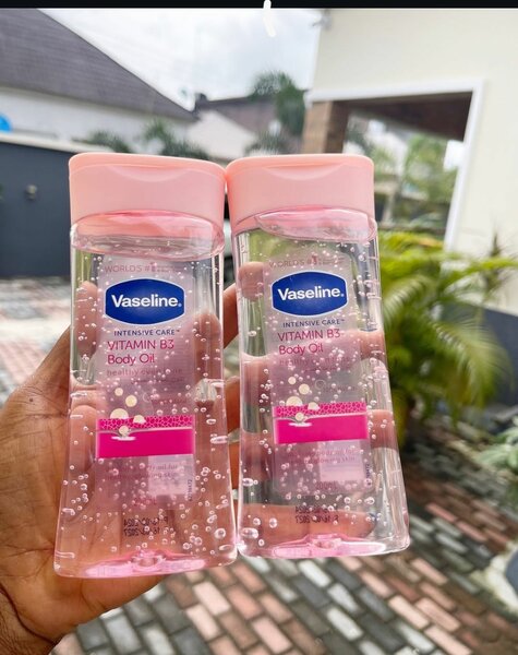 VASELINE VITAMIN B3 BODY OIL