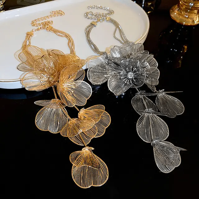 Floral necklace