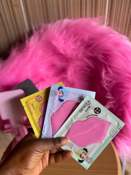 LIP MASK