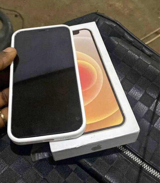 iPhone 12 simple