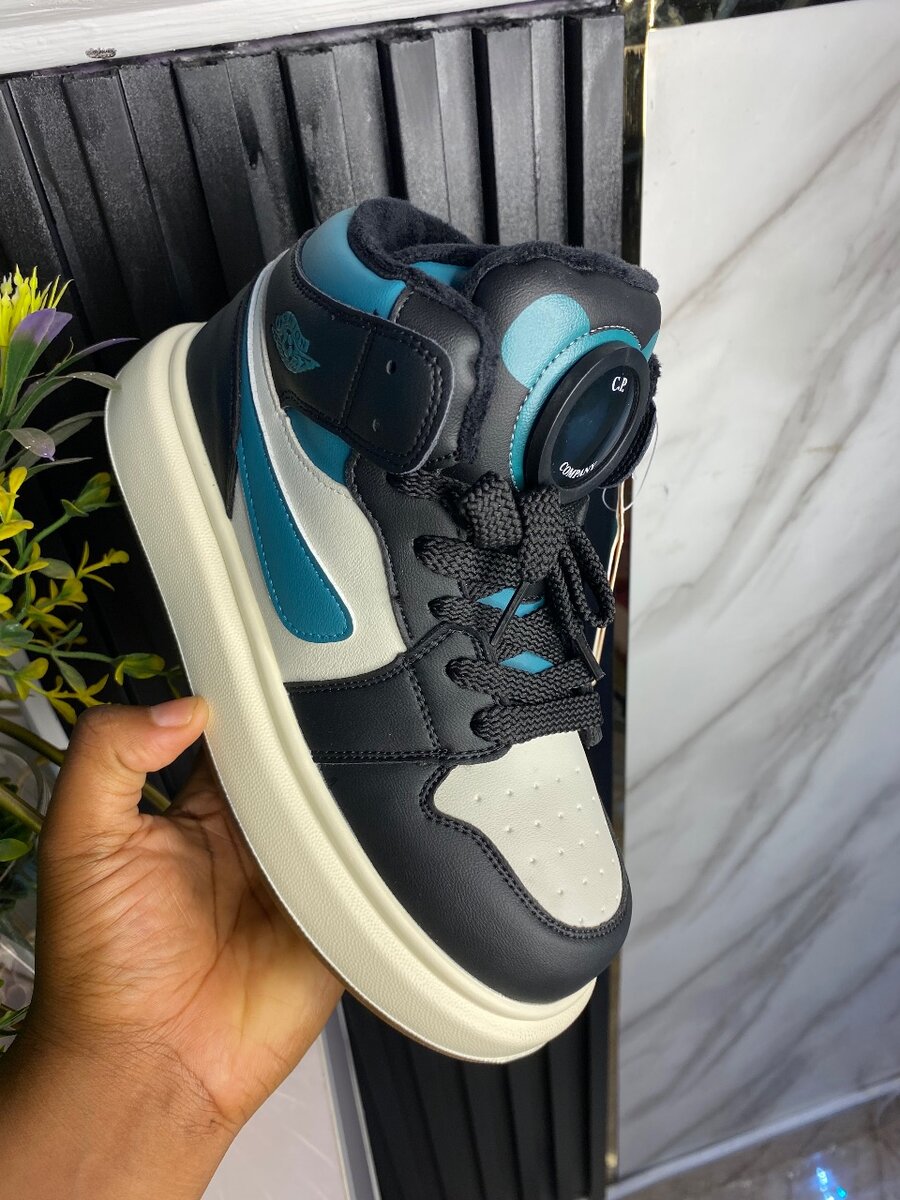 Kids sneakers