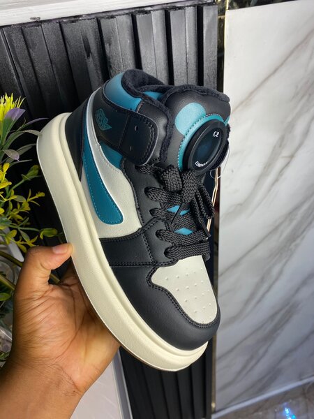 Kids sneakers