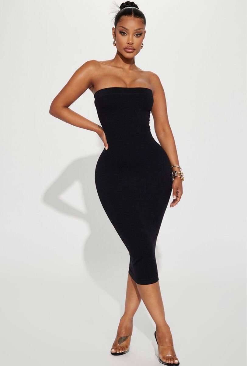 Robe moulante noire sans bretelles
