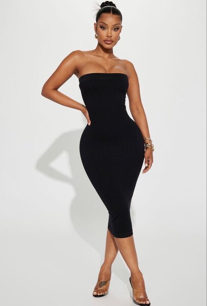 Robe moulante noire sans bretelles