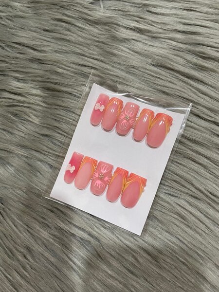 Press on nails