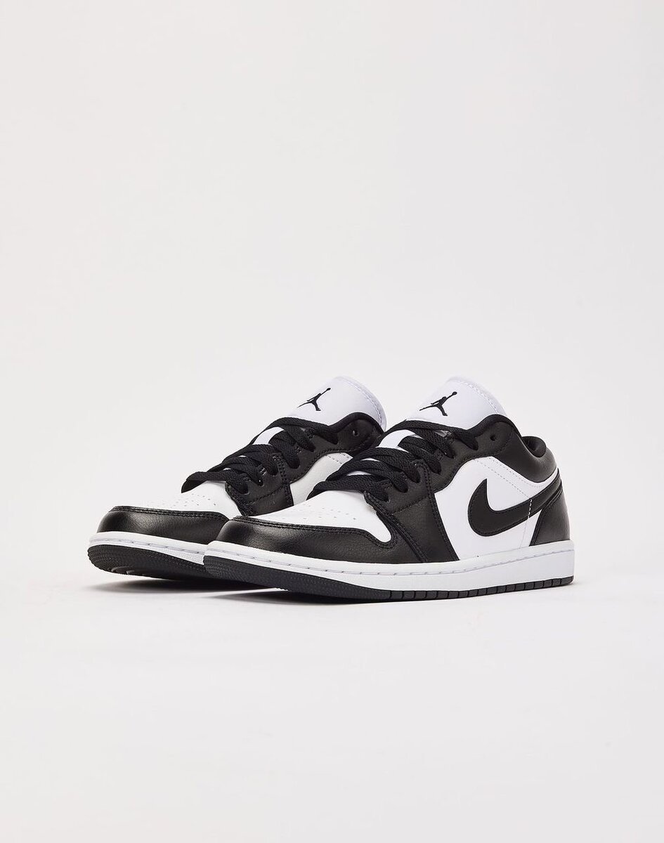 Chaussures basses noires et blanches