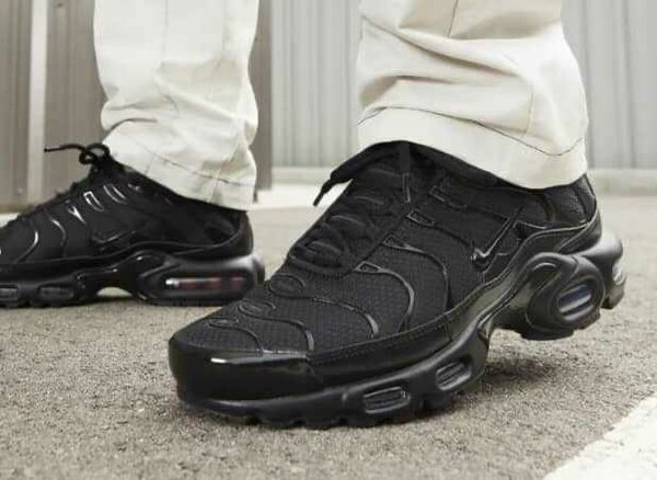 Basket Nike Tn tout noir