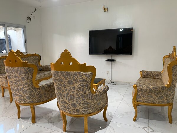 Salon classique en bois doré