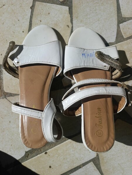 Sandales blanches élégantes