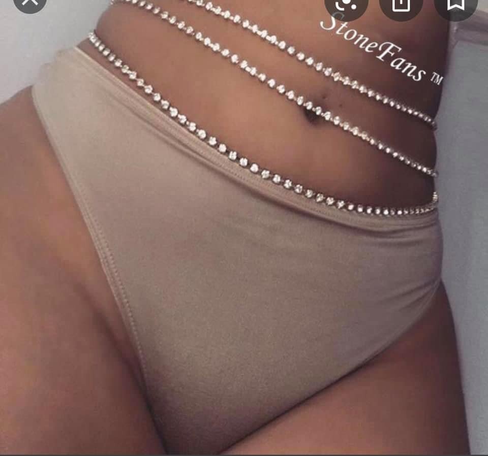 Chic chaîne au rein et au pieds corde 
