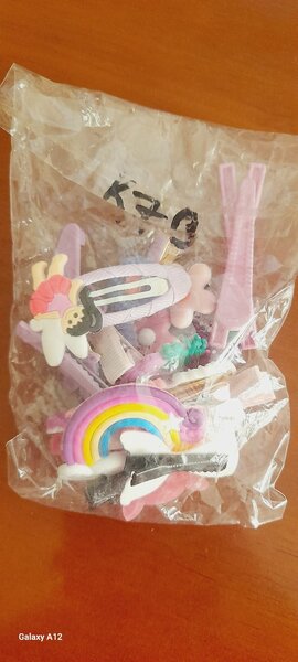 girls hair clip on