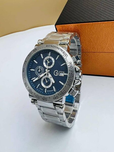 Montre de luxe disponible ici