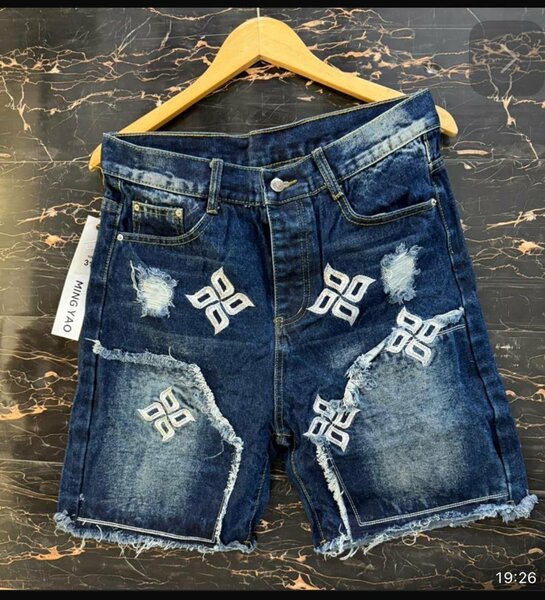 Shorts en jean déchiré tendance