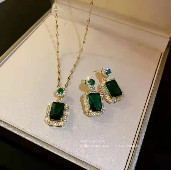 Rhinestone Pendant Necklaces