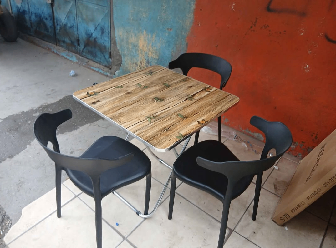 Set de table et chaises extérieur