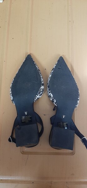 Heeled shoe