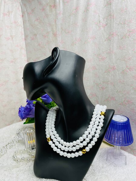 Collier perles blanches élégantes