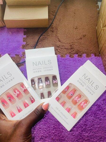 Press on nails