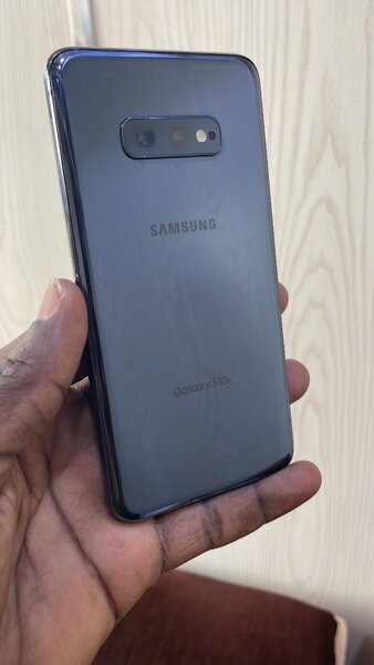 Samsung s10e