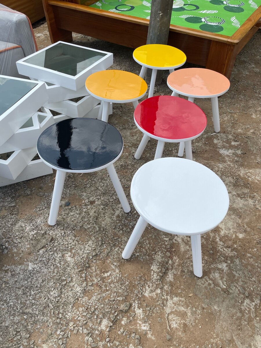 Table scandinave