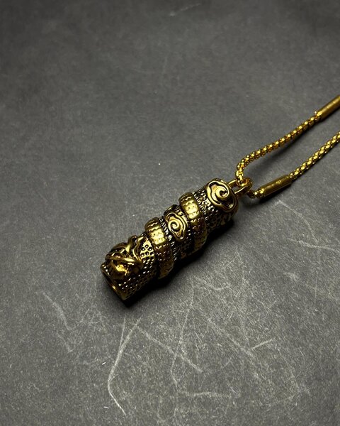 Gothic chains
