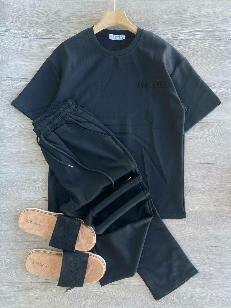 BALENCIAGA OUTFITS