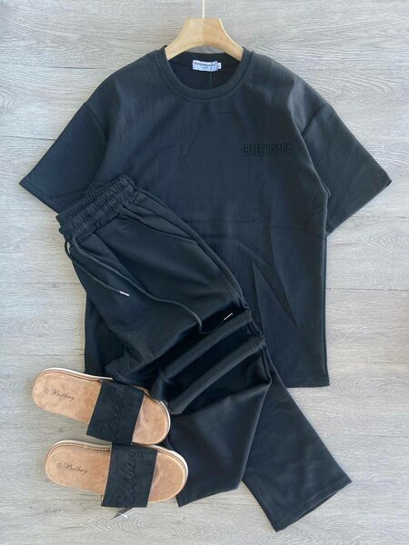 BALENCIAGA OUTFITS