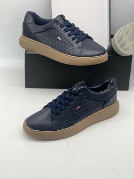 CLASSIC SNEAKERS